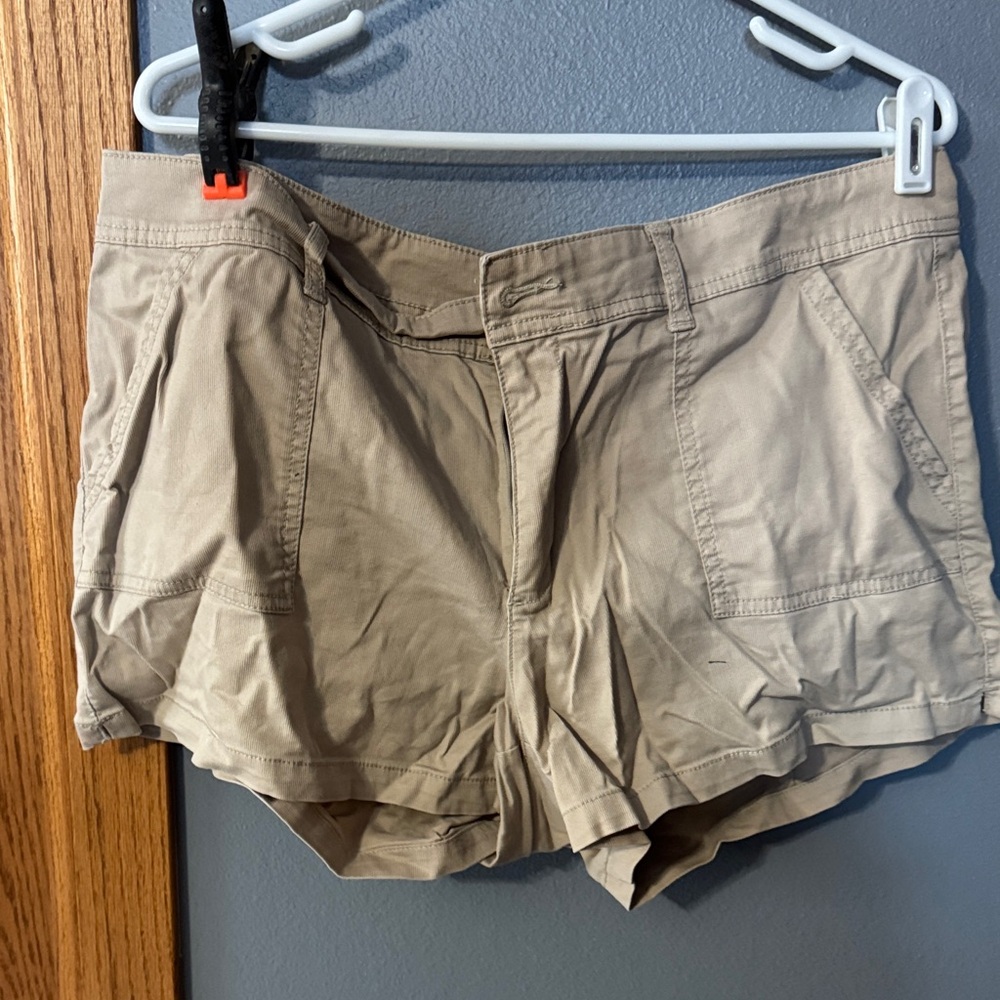 Arizona Jean Company Women's Tan Cargo Shorts